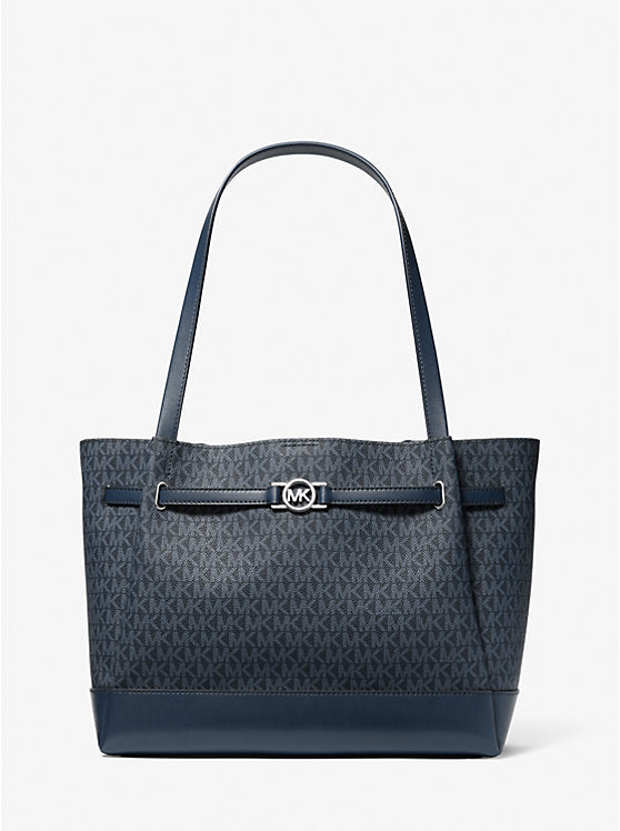 Michael Kors – Reed Large Navy Monogram Tote Shoulder Bag i marinblått med silverdetaljer och rymlig design.